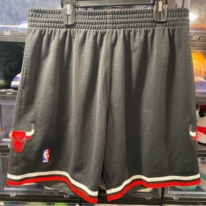 MITCHELL & NESS HARDWOOD CLASSICS 97-98 CHICAGO BULLS NBA BASKETBALL SHORTS •XL